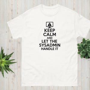 Sysgratr Shirt – “Keep Calm and Let the Sysgrat Handle It” – Lustiges IT T-Shirt – Systemverwalter Tech Geschenk