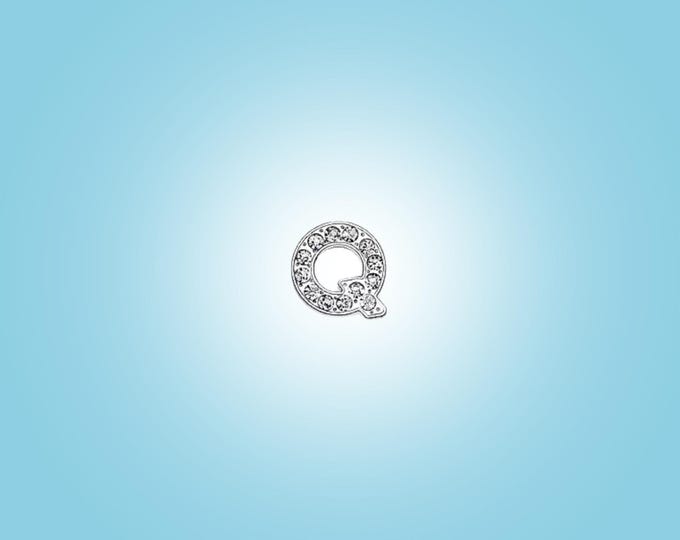 Collar Charm: Q