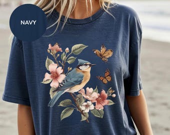 T-shirt couleurs confort floral Bluebird, t-shirt oiseau vintage, t-shirt fleurs botaniques, t-shirt nature cottagecore, chemise esthétique printanière, cadeau pour amoureux des oiseaux