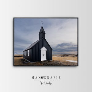 Poster islandese della Chiesa di Budir | Stampa della Chiesa Nera | Fotografia paesaggistica dall'Islanda | Arte murale nordica in formato orizzontale | Senza cornice