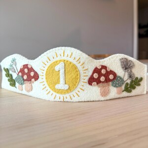 Corona de cumpleaños de fieltro personalizada: sombrero de fiesta con apliques hechos a mano