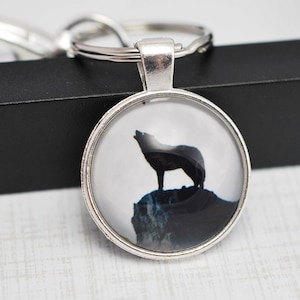 Wolf Keychain, Howling Wolf, Wolves, Wolf Gift, Wolf Keyring, Silver Keychain, Gift for Him, Cabochon Keychain, Photo Glass, Wolf Pendant