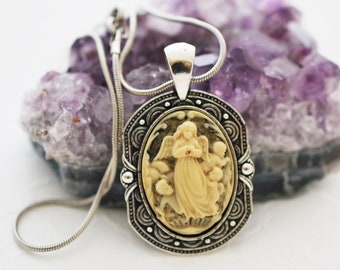 Collier camée ange : résine brossée dorée, chaîne en acier inoxydable