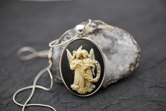 Collier Pendentif Style Camée Ange – En Résine Ivoire, Ovale, Sans Marque, Neuf Sans Emballage
