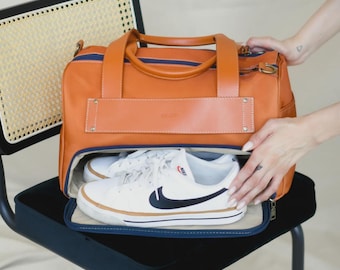 Small Duffle Bag with Convertible Straps and Pockets for Organization