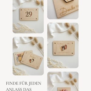 Puede incluir: Una colecci&oacute;n de tarjetas de regalo de madera con varios dise&ntilde;os y texto. Una tarjeta dice "Happy Birthday 29", otra tiene un jarr&oacute;n con corazones, y otras tienen texto e ilustraciones. Las tarjetas se muestran con elementos decorativos.