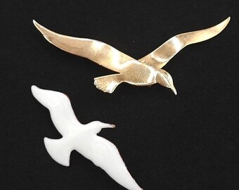 Vintage Seagull Brooches 2pc Gold Tone White Enamel Flying Bird Nautical Coastal