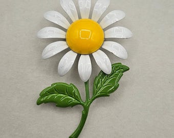 Vintage Daisy Flower Brooch Pin White Yellow Green Enamel Mod 60s Jewelry