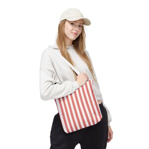 Stripped Chic Beach Bag Tote – Stylish Fashion Shopping Bag, Lightweight Beach Accessory, Gift for Her, Everyday Use Tote