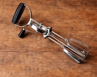 Batidora de mano Ekco vintage con mango negro de acero inoxidable estilo retro para cocina.