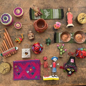 Colección de baratijas de arte popular latinoamericano vintage seleccionadas / Juego de 25