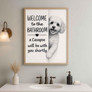 Affiche de salle de bain Cavapoo | bienvenue dans la salle de bain | Impression d'art Cavapoo | Chien dans les toilettes | Décoration murale | Cadeau pour amoureux des chiens