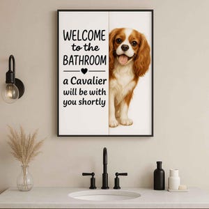 Poster de salle de bains Cavalier King Charles Spaniel | bienvenue dans la salle de bain | Impression d'art chien | Chien dans les toilettes | Art déco murale | Cadeau pour amoureux des chiens image 2