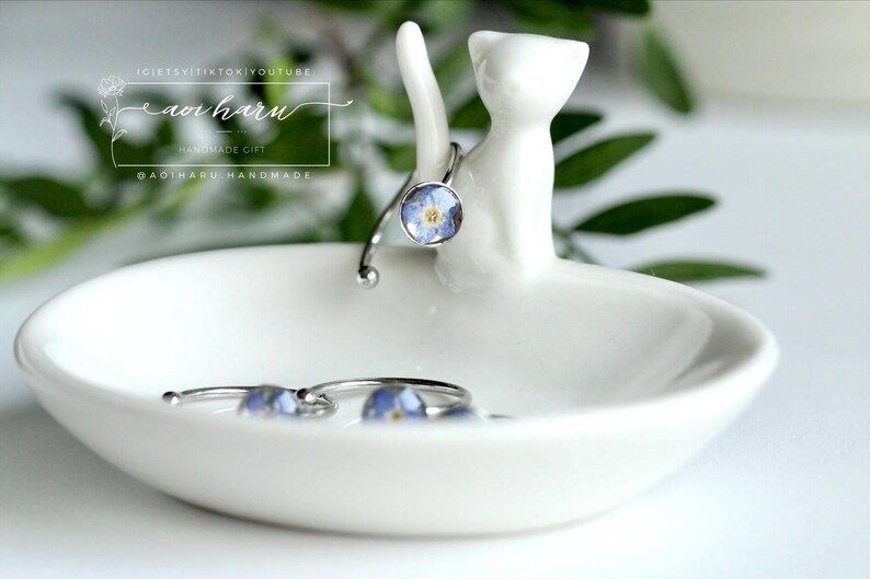 Real Forget Me Not Flower Resin Ring: Handmade Botanical Jewelry, Stackable Dainty Ring image 3