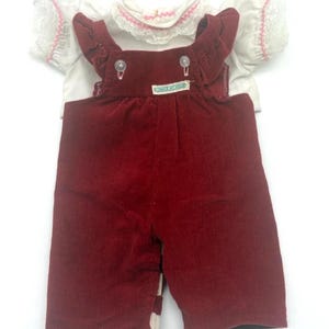 Vintage 1980-tals Cabbage Patch Kids dockdräkt, Coleco röd manchesteroverall och vit spetsblus, original dockkläder