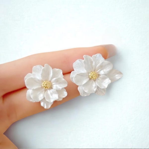 Dainty Camellia Flower Stud for Women French Retro Elegant Korean Sweet Resin Earring