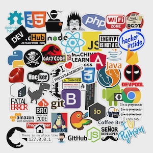 Puede incluir: Una colección de pegatinas coloridas con temas relacionados con la tecnología. Incluye logotipos de lenguajes de programación como Python y Java, junto con frases como "Hacker Inside" y "Fatal Error".