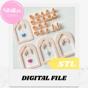 Puede incluir: Un conjunto de cortadores de galletas rosas en varias formas, incluyendo flores, estrellas y corazones, junto con herramientas rosas arqueadas con elementos decorativos. La imagen incluye el texto "Sibillas cutters", "STL" y "DIGITAL FILE".