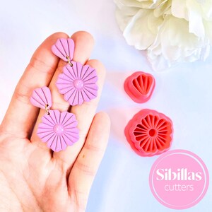 Add a boho-chic vibe to your jewelry creations with this Boho flower polymer clay cutter. Ideal for making embossed floral earrings, keychains, and charms, this cutter is perfect for adding a nature-inspired touch to your summer and spring designs. Made from eco-friendly PLA, it ensures sharp, clean cuts in polymer clay and other soft materials. Great for creating cute, unique floral accessories that stand out, this cutter is a must-have tool for your jewelry-making collection."