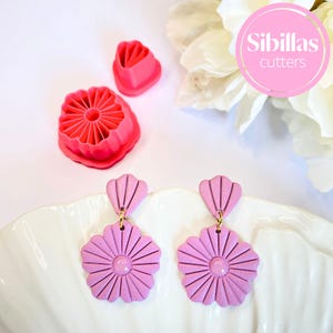 Craft stunning floral jewelry with this Boho flower polymer clay cutter. Perfect for creating embossed floral earrings, keychains, and charms, this tool adds a touch of bohemian style to your summer designs. Made from eco-friendly PLA, it guarantees clean, precise cuts in polymer clay and other soft materials. Whether you’re designing spring-inspired accessories or adding unique floral details to your creations, this cute and versatile cutter is the perfect addition to your crafting toolkit."