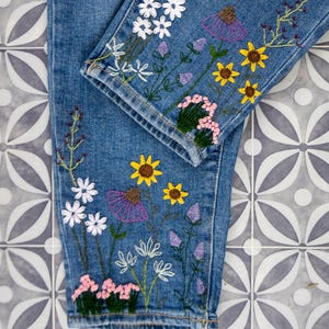 Jeans met geborduurde bloemen - maat 4 Old Naby hoge taille OG straight - Unieke upcycled denimkunst