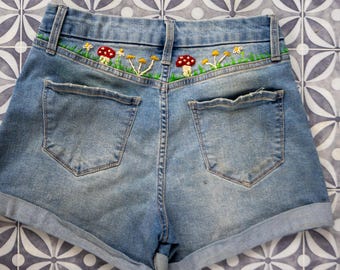 Hand-Embroidered Mushroom & Flower Shorts – Size 5 | One-of-a-Kind Thrifted No Boundaries Denim