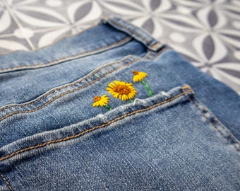 Hand-Embroidered Sunflower Mom Jeans – Size 7 | Distressed SO Brand Curvy Fit | Upcycled Denim