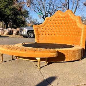 Estructura de cama redonda con plataforma: tapizada con mechones estilo provincial francés