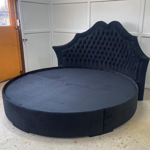 Round Bed Platform Frame Tufted Upholstered Bed Scallop Curvy French ...