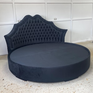 Estructura de cama redonda de terciopelo personalizada: plataforma tapizada con mechones