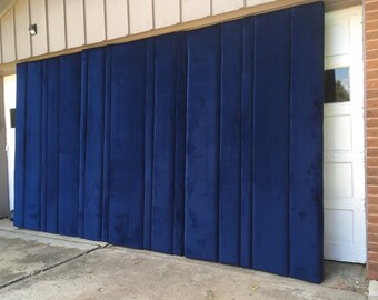 Paneles de pared de terciopelo tapizados a medida: Cabecero capitoné con canal vertical