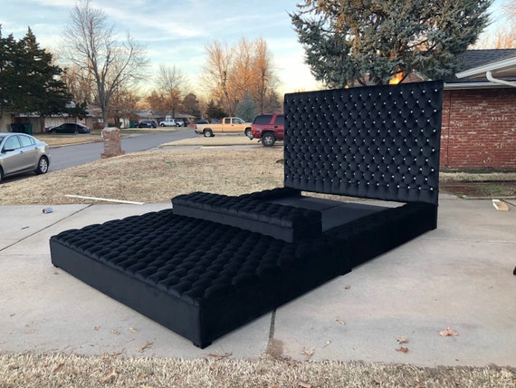 Platform large tufted bed outlet