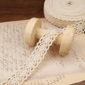 1.5cm Vintage Lace Ribbon Beige Lace Ribbon Cotton Decorative Ribbon Lace Trimming for Sewing Crafts Wedding Decoration Gift Box