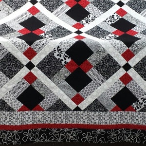 Queen size Quilt pattern Finished size 106 x 106, Red, Black and White quilt Disappearing nine patch image 3