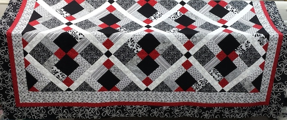 Queen Size Quilt Pattern Red Black And White Quilt Etsy
