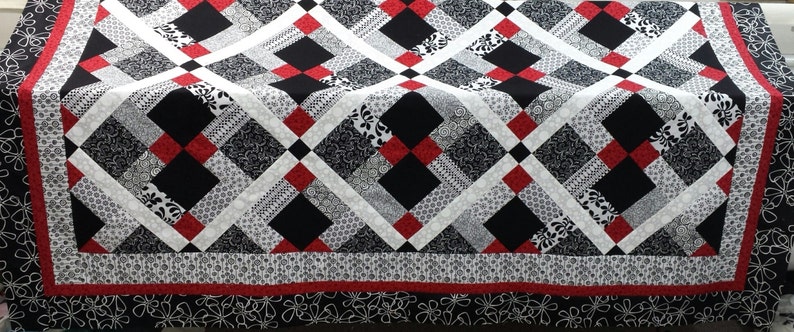 Queen size Quilt pattern Finished size 106 x 106, Red, Black and White quilt Disappearing nine patch image 3