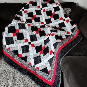 Double/Full size Quilt pattern; Finished size 95 x 95, Red, Black and White quilt. Disappearing 9 patch; Quilt pattern