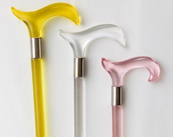 Bastón de acrílico transparente con mango redondo ergonómico, ligero y fácil de transportar.