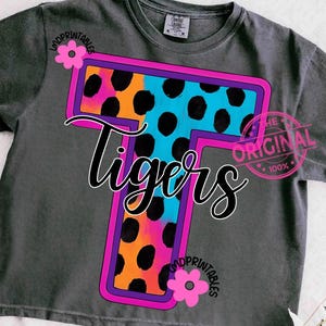 Tiger PNG, High School Tigers Fußball png, Neon Tigers Hemd png, Tiger Fußball png, Maskottchen Tigers Hemd png, Tiger Schulgeist Preppy