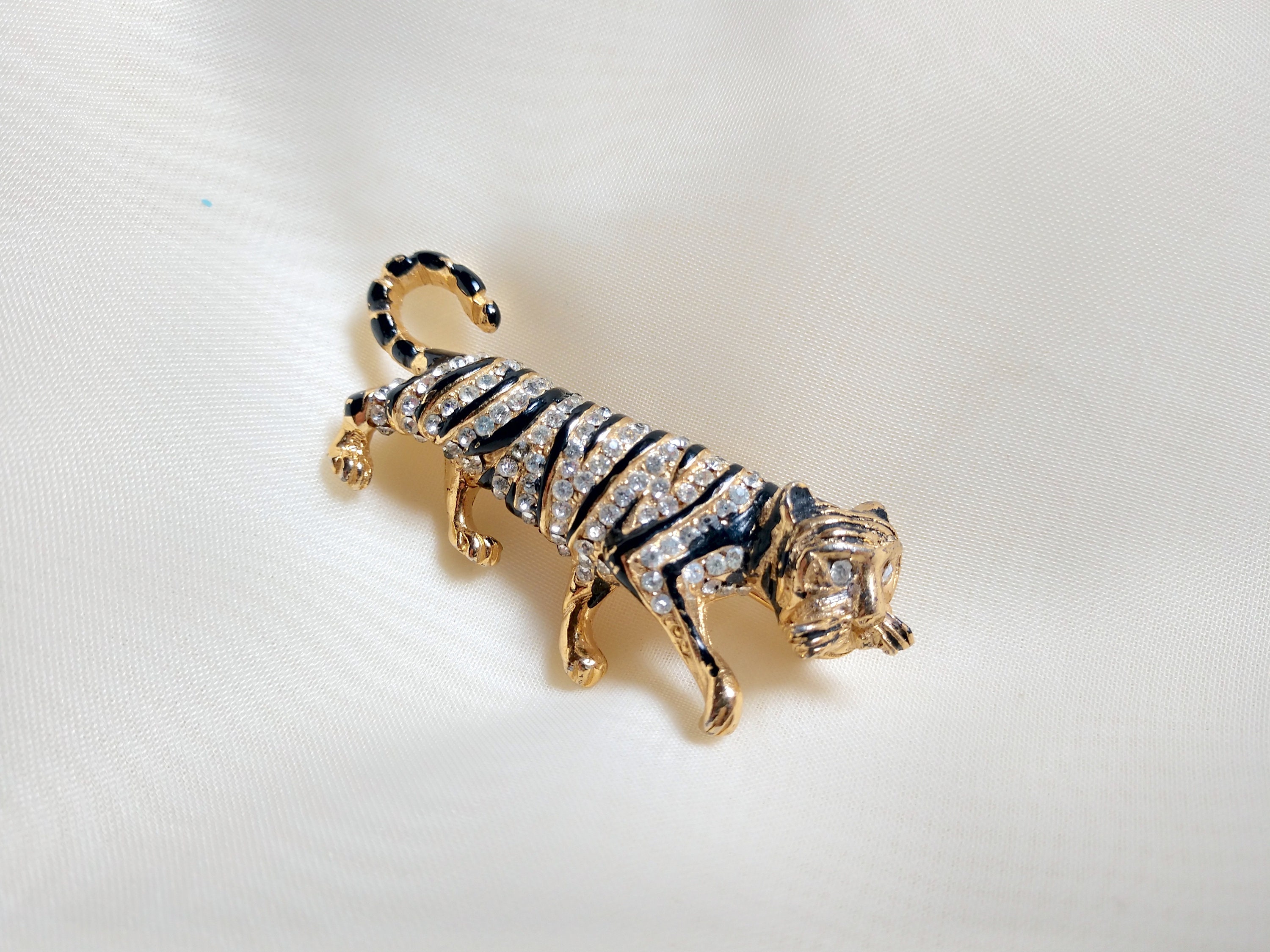 Hattie carnegie tiger best sale brooch