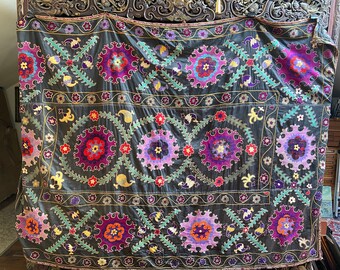 Decorative Uzbekistan Vintage Embroidered Suzani