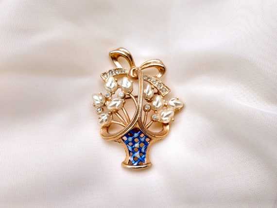 Vintage Pearl Flower Bouquet Brooch - image 1