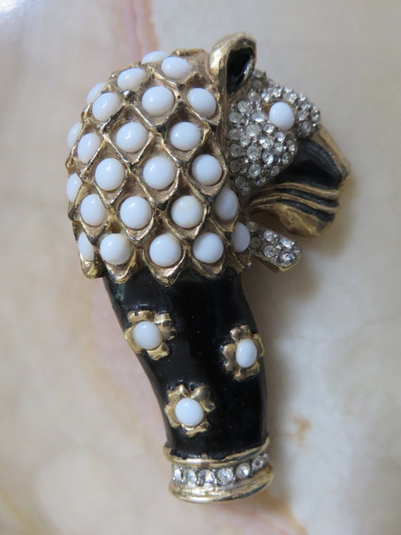 KJL 60's Enamel Lioness Brooch - image 3