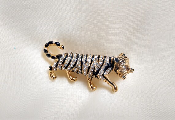 Hattie Carnegie Signed Tiger Brooch - image 4