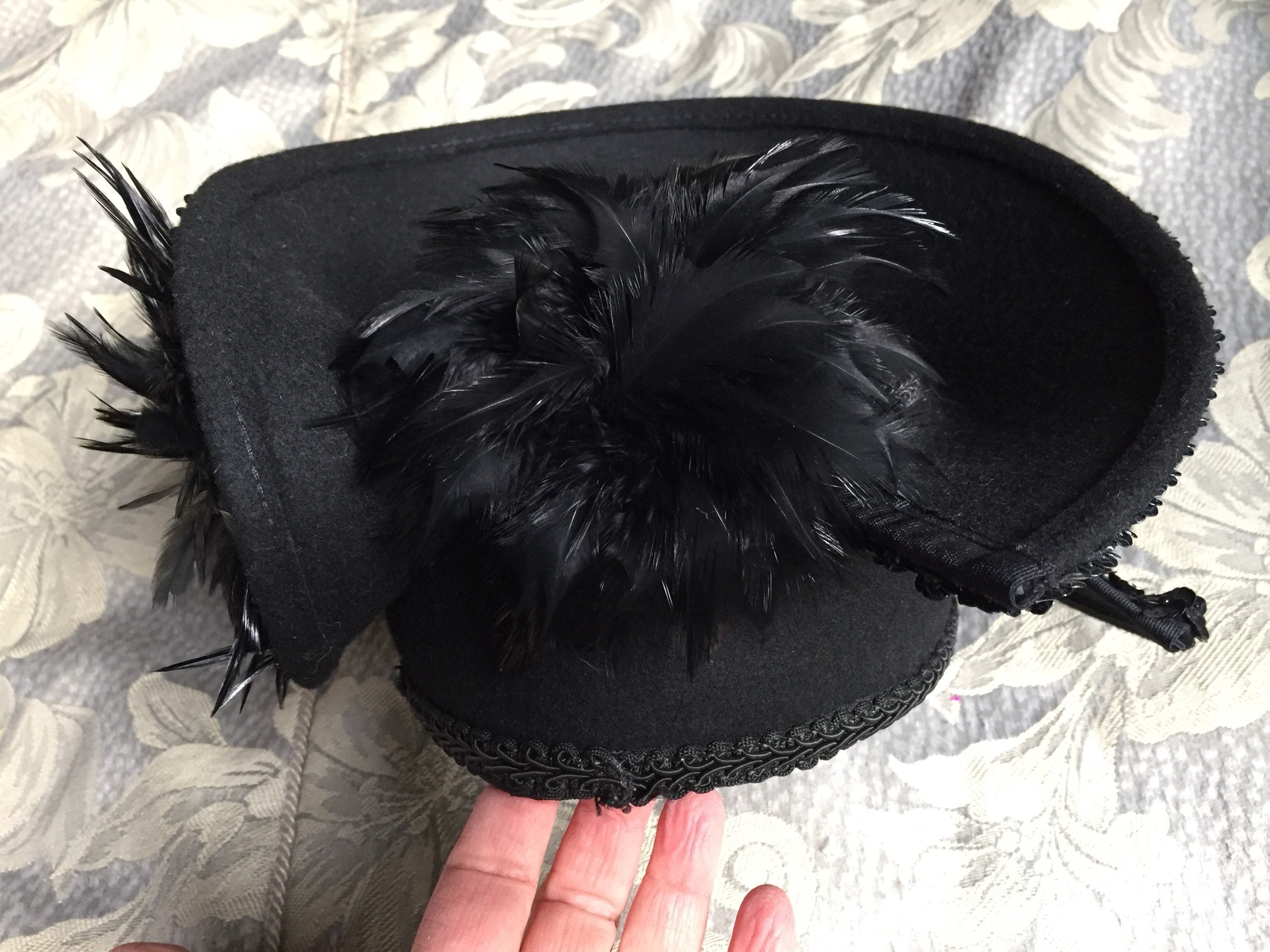 STRIKING 1940s\' BLACK FELT WIDE BRIM HAT WITH BLACK FEATHERS black-vintage-hat.jpg main image 3