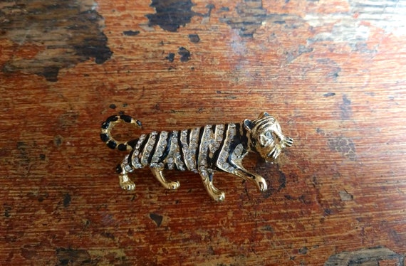 Hattie Carnegie Signed Tiger Brooch - image 5