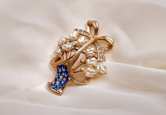 Vintage Pearl Flower Bouquet Brooch - image 3