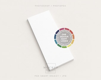 Maqueta de bloc de notas de 4,25 x 9 pulgadas. Maqueta de bloc de notas. Bloc de papel para diseño de monograma o bloc de notas personalizado. Archivo PSD con fondo que cambia de color.