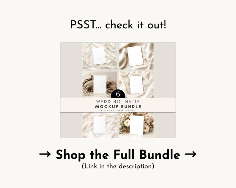 Pu&ograve; includere: Un pacchetto di mockup di sei inviti di nozze su uno sfondo neutro. L'immagine include il testo "PSST... check it out!" e "Shop the Full Bundle". Il pacchetto &egrave; etichettato "Wedding Invite Mockup Bundle".