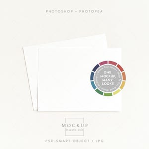 Mockup de cartão A2 para designers, frente e verso na horizontal, modelo de papelaria em PSD para impressão, modelo de confirmação de presença (RSVP), encarte de produto, exibição de marca.